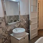 Cozy Near Center Apartment *