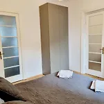 Apartment Cozy Near Center Bucharest