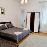 Apartment Cozy Near Center Bucharest