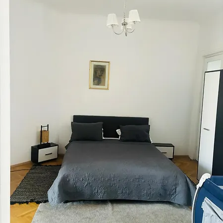 Apartment Cozy Near Center *