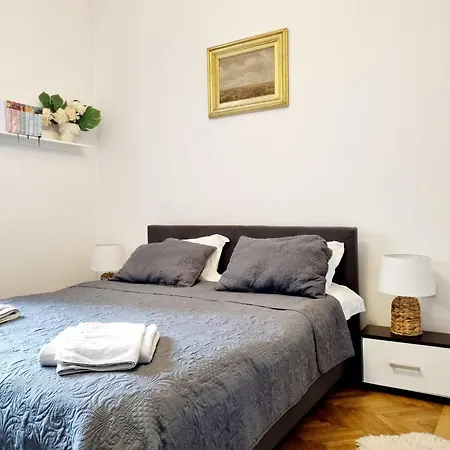 Apartment Cozy Near Center *