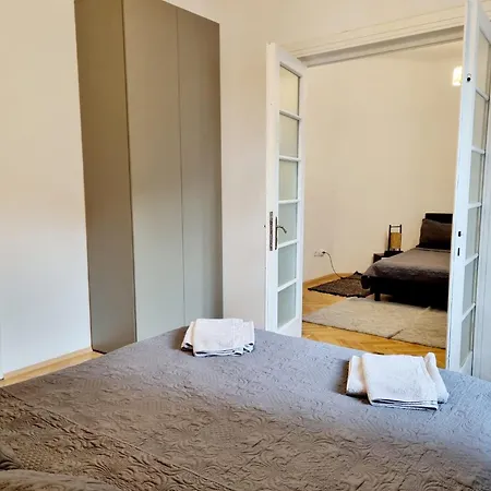 Cozy Near Center Apartament *