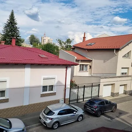 Apartment Cozy Near Center *