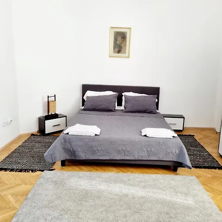 Cozy Near Center Apartment