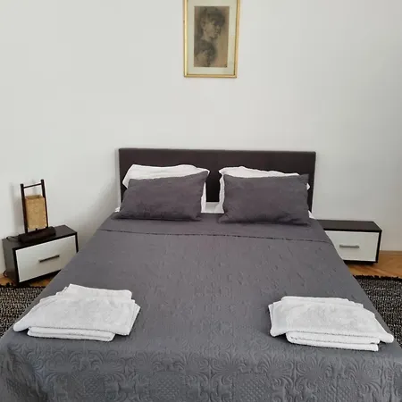 Cozy Near Center
