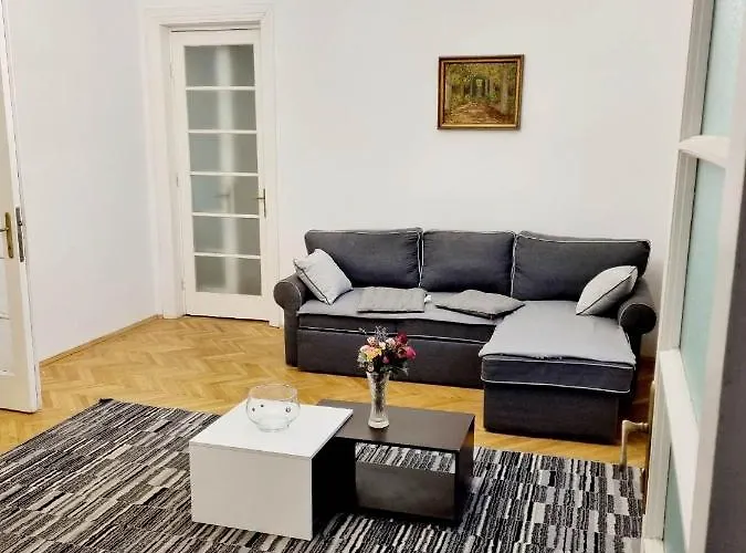 Cozy Near Center Бухарест