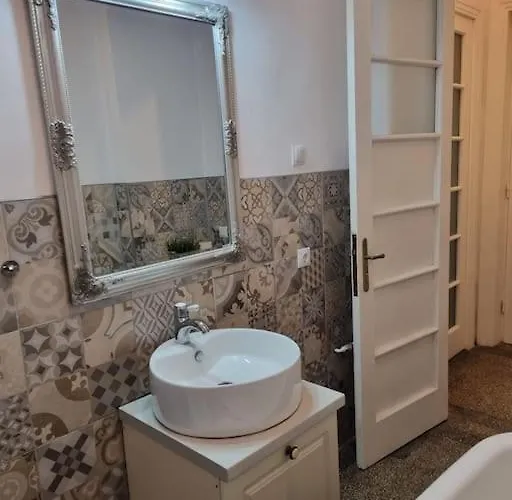 Cozy Near Center Apartman *