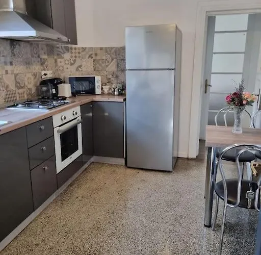Cozy Near Center Апартаменти Бухарест