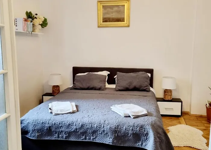 Апартаменти Cozy Near Center Бухарест