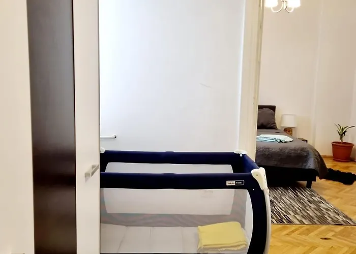 Апартаменти Cozy Near Center Бухарест