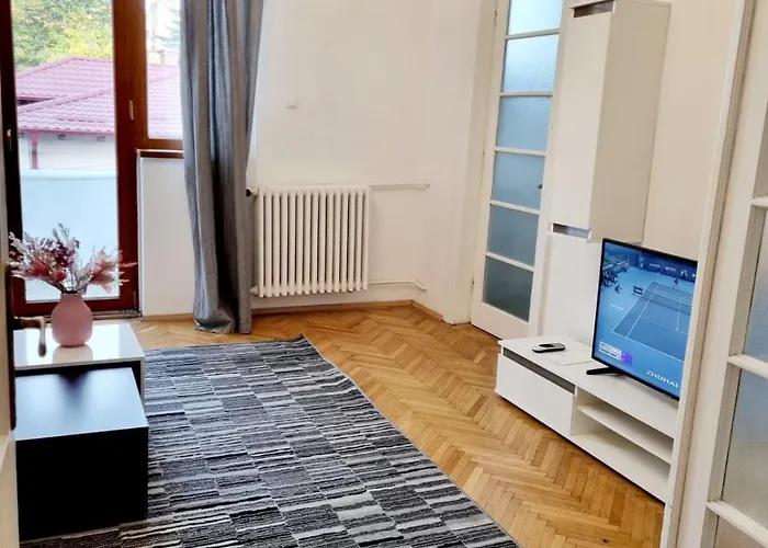 Cozy Near Center Apartman *