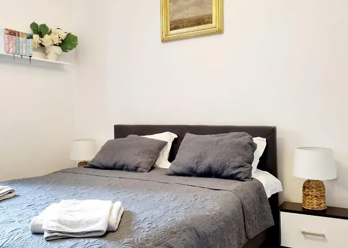 Апартаменти Cozy Near Center *